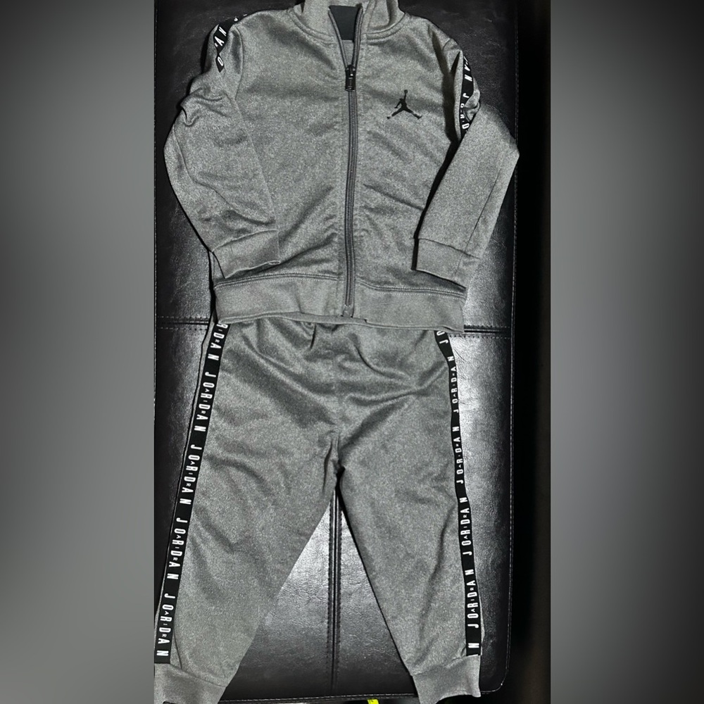 🎈BABY JORDAN SWEATSUIT